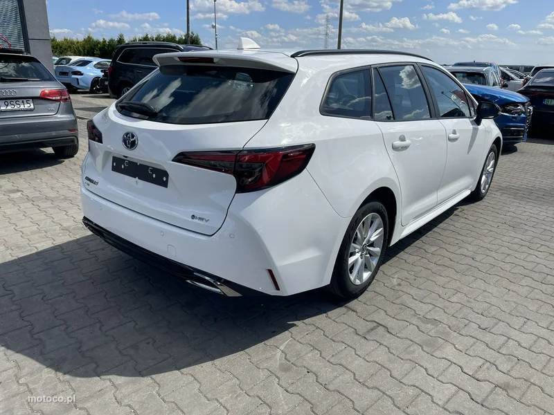 Toyota Corolla E210 4