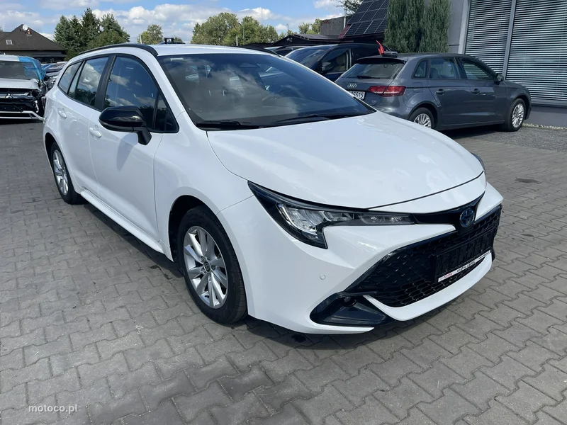 Toyota Corolla E210 5
