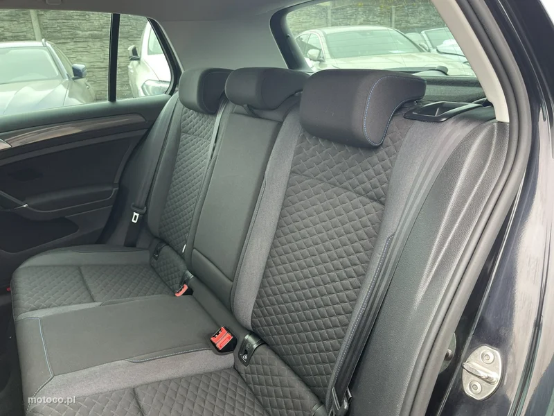 Volkswagen Golf VII 12