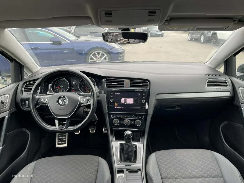 Volkswagen Golf VII 10