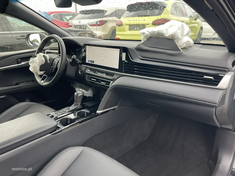 Toyota Camry XV70 13