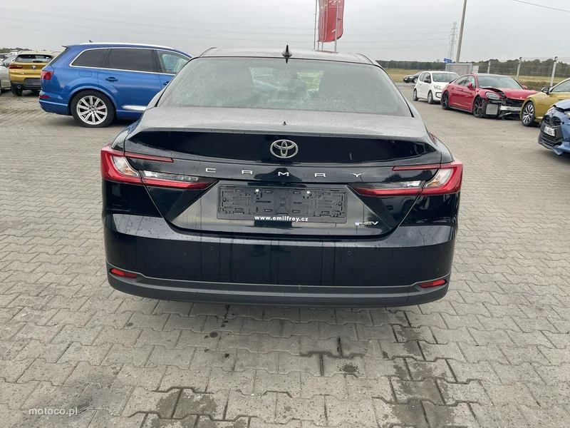 Toyota Camry XV70 4