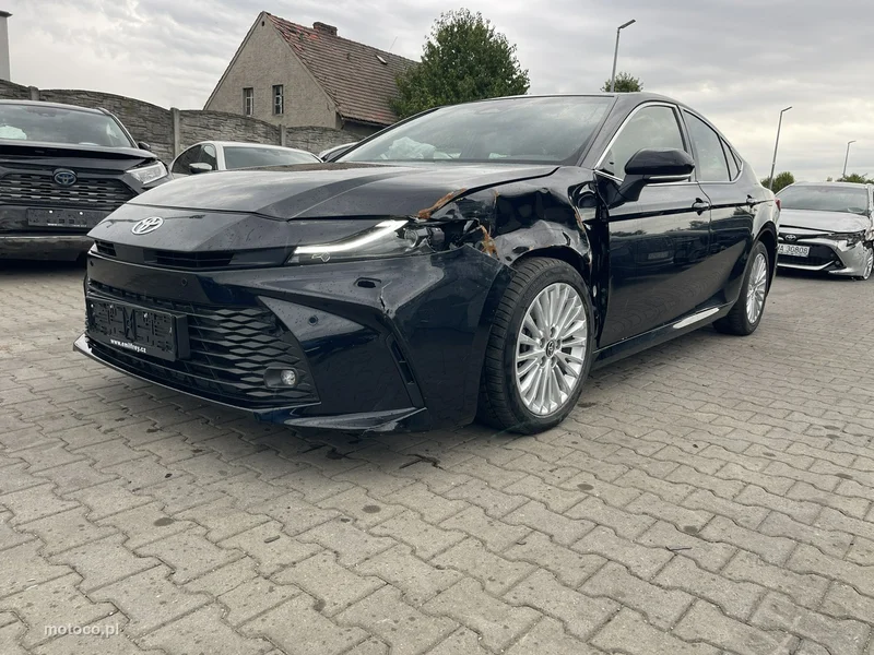 Toyota Camry XV70 6
