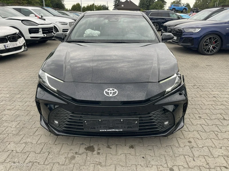 Toyota Camry XV70 9