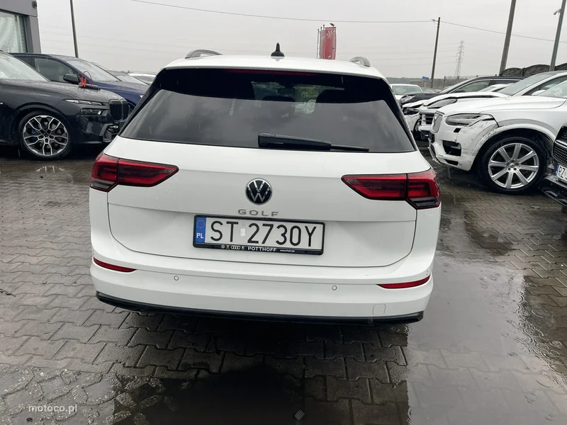 Volkswagen Golf VIII 2