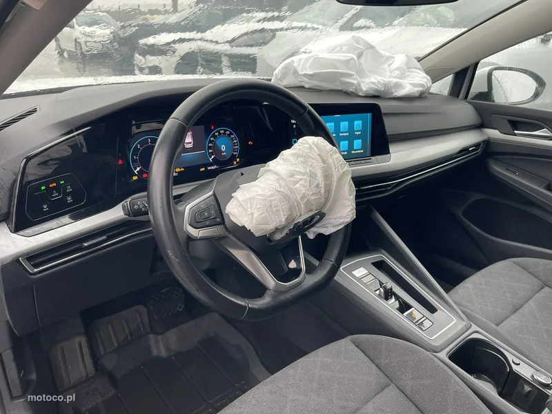 Volkswagen Golf VIII 6