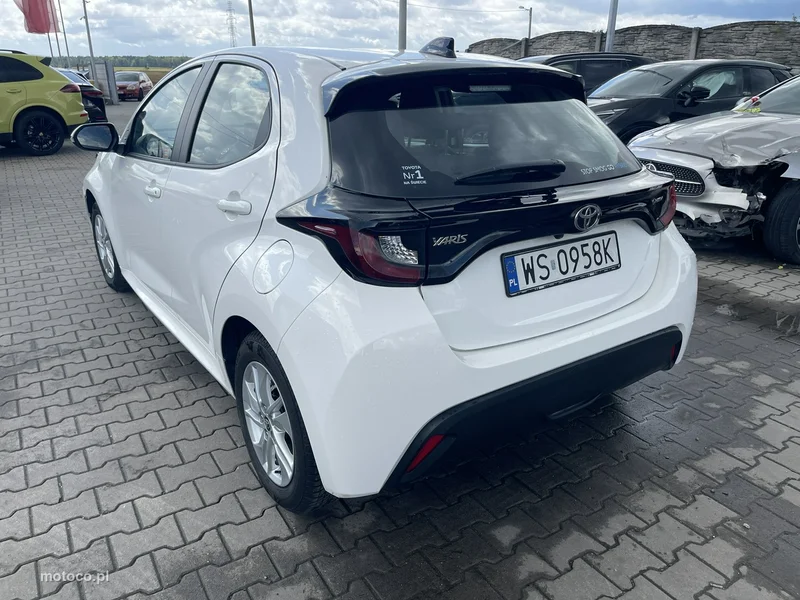 Toyota Yaris XP210 2