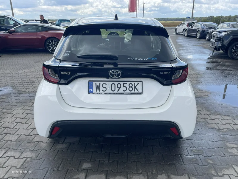 Toyota Yaris XP210 3