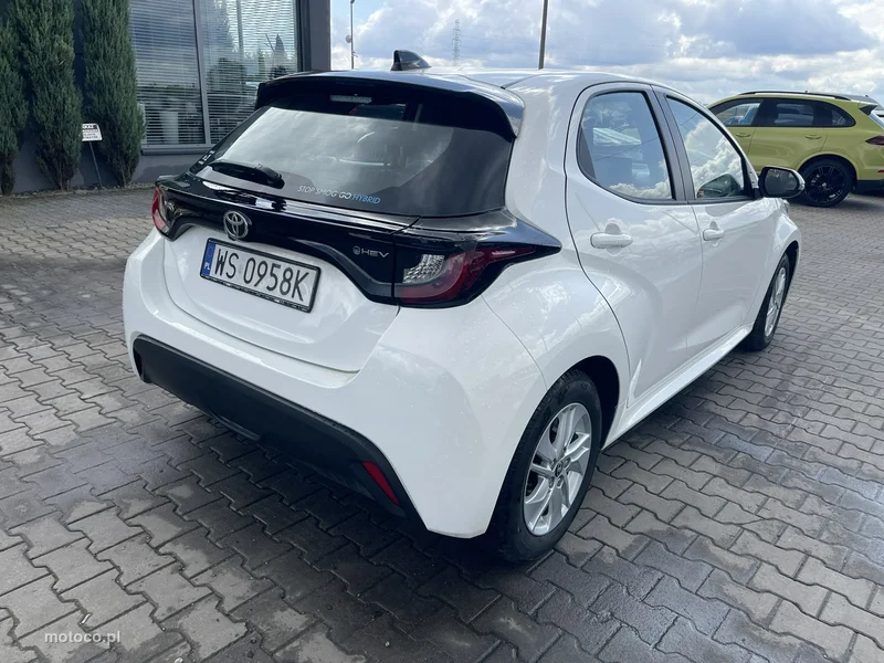 Toyota Yaris XP210 4