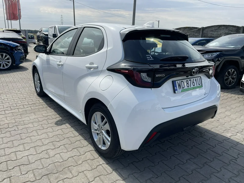 Toyota Yaris XP210 2