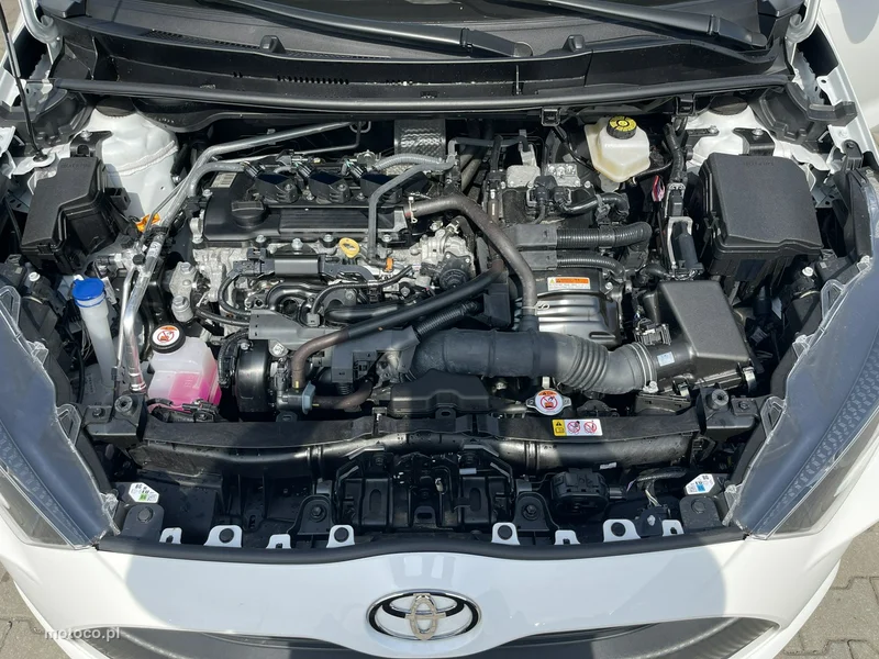 Toyota Yaris XP210 12