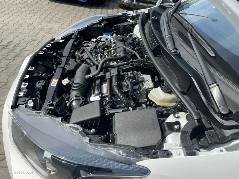 Toyota Yaris XP210 13