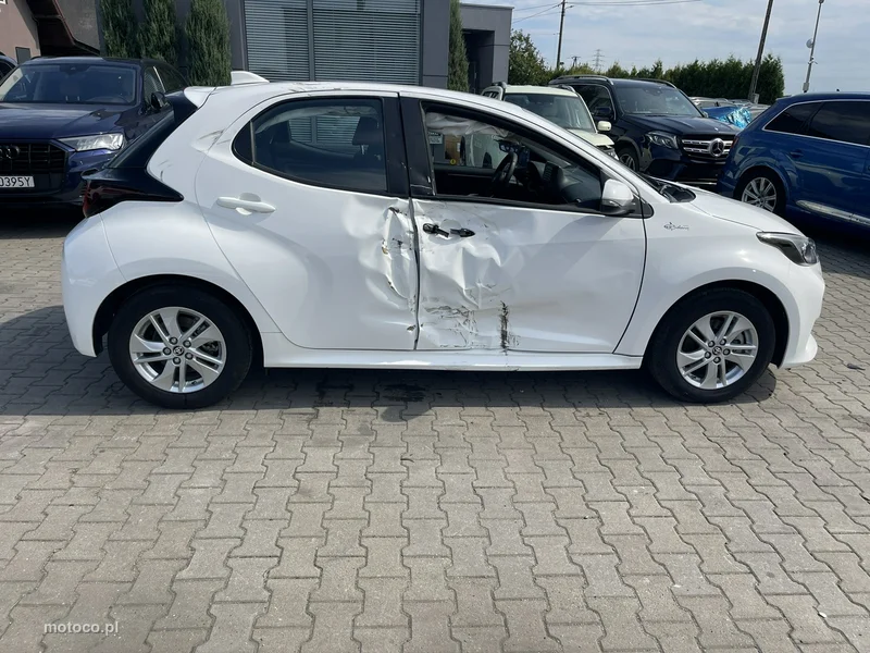 Toyota Yaris XP210 4