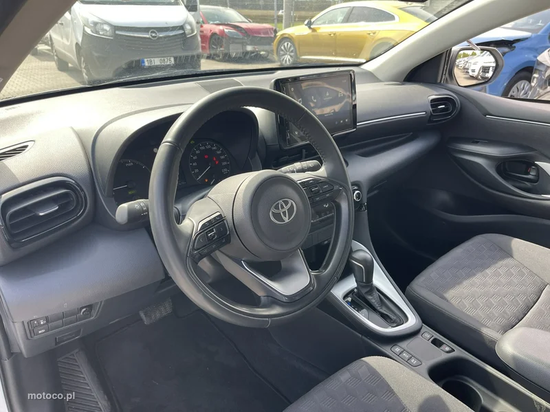 Toyota Yaris XP210 8