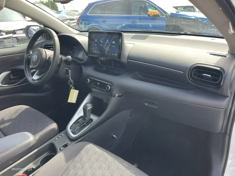 Toyota Yaris XP210 10