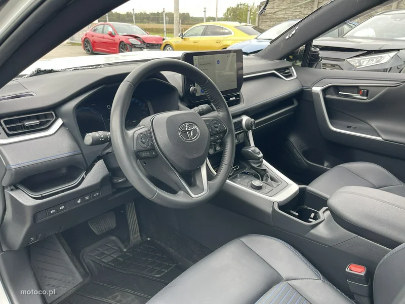 Toyota RAV 4 XA50 10