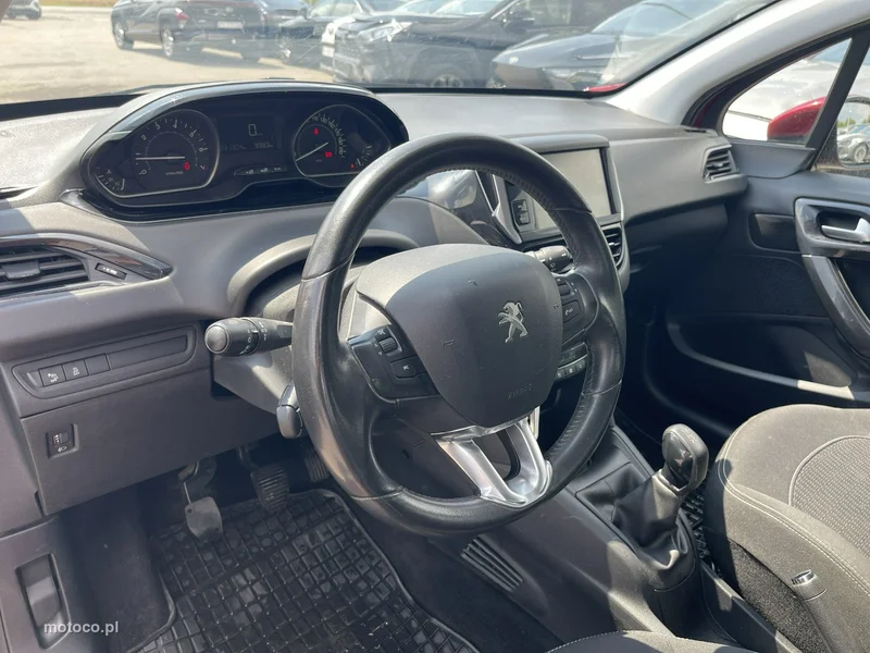 Peugeot 208 6