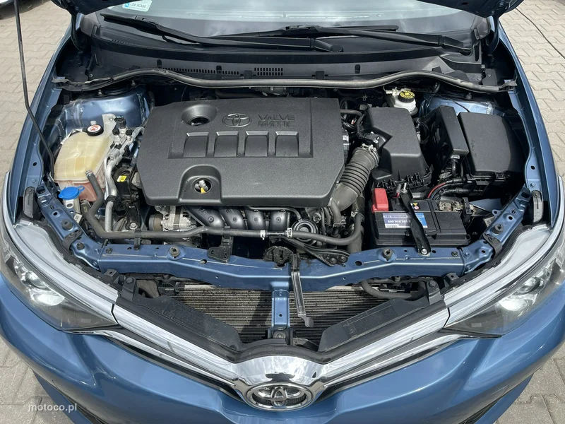 Toyota Auris E180 13