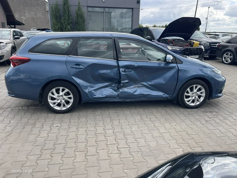 Toyota Auris E180 4