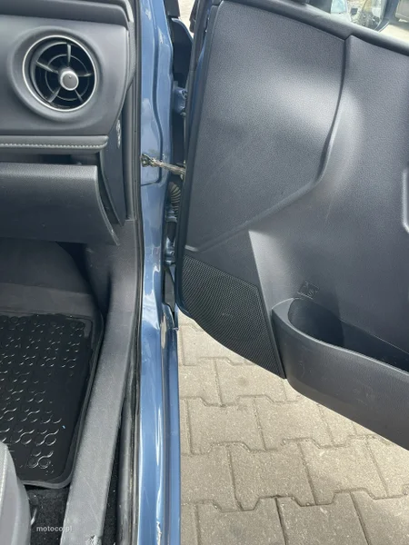 Toyota Auris E180 6