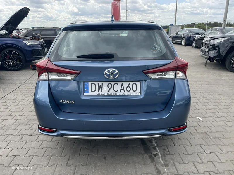 Toyota Auris E180 8