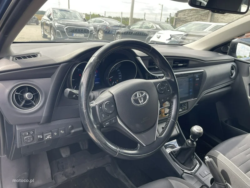 Toyota Auris E180 9