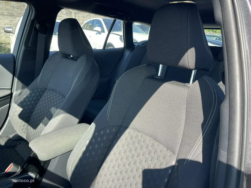 Toyota Corolla E210 13