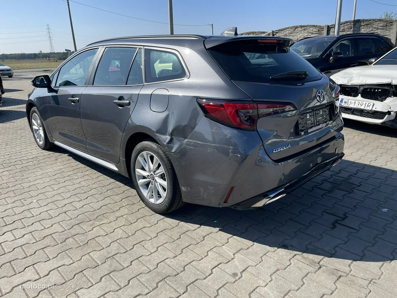 Toyota Corolla E210 3