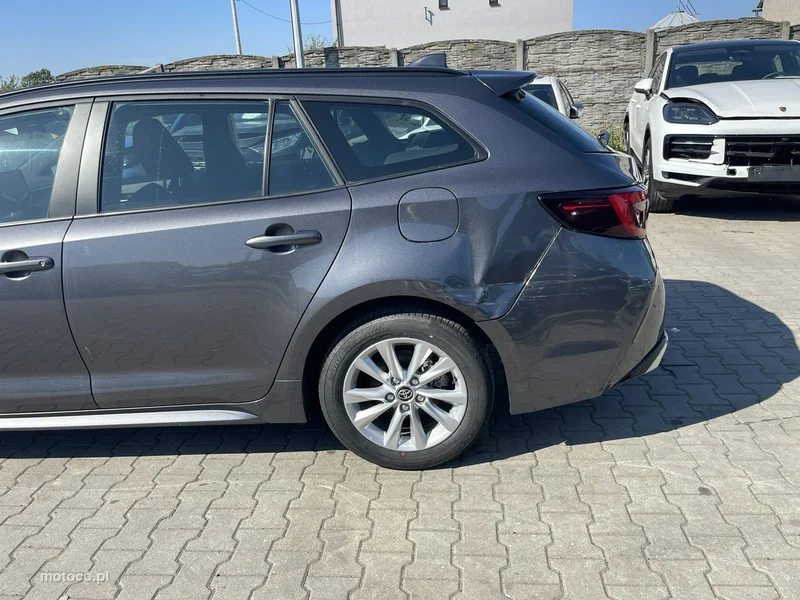 Toyota Corolla E210 4