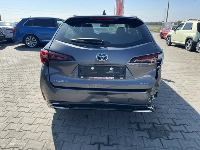 Toyota Corolla E210 5