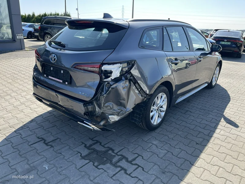 Toyota Corolla E210 6