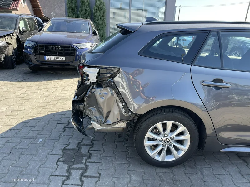 Toyota Corolla E210 7