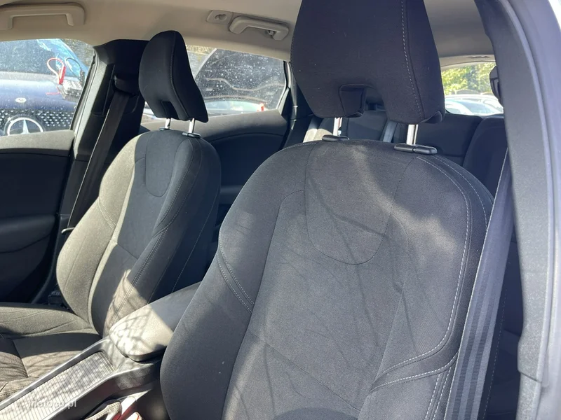 Volvo V40 11