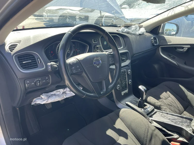 Volvo V40 8
