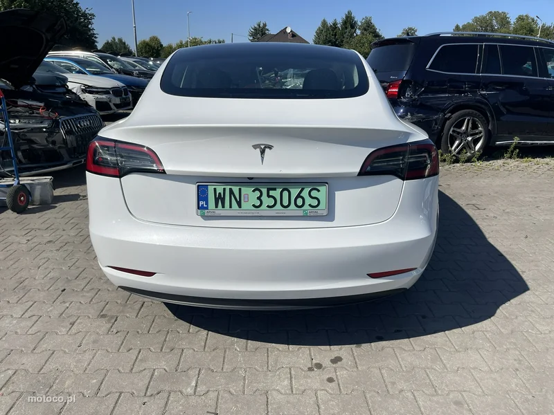 Tesla Model 3 6