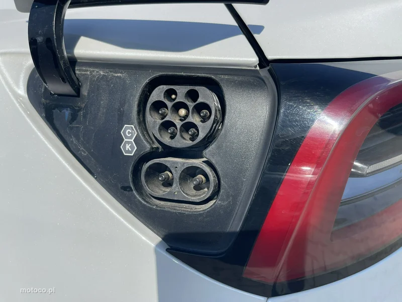 Tesla Model 3 7