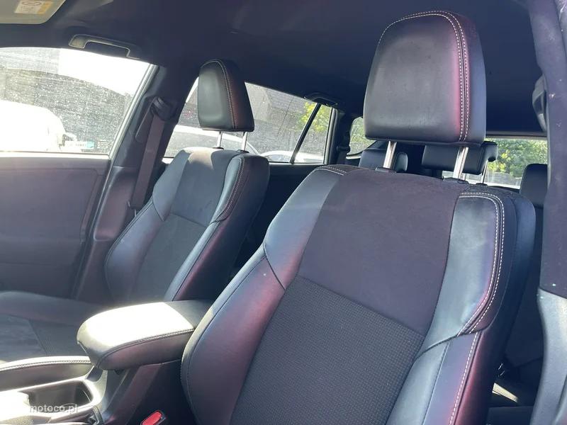 Toyota RAV 4 XA40 14