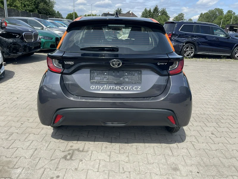 Toyota Yaris XP210 3