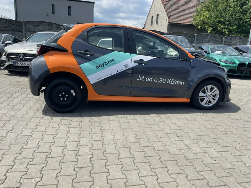 Toyota Yaris XP210 5