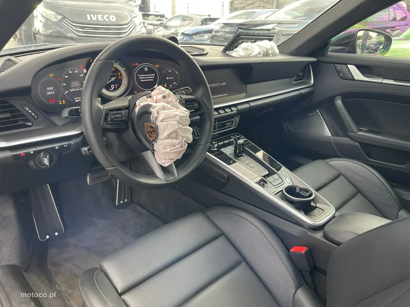 Porsche 911 992 16