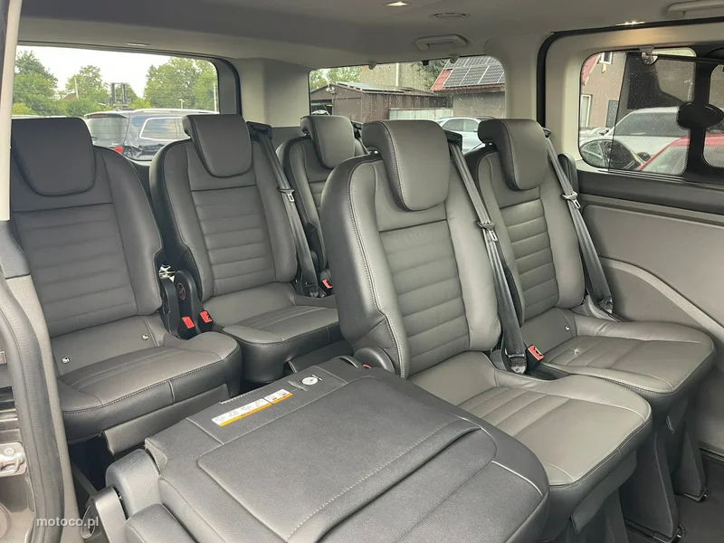 Ford Tourneo Custom 13