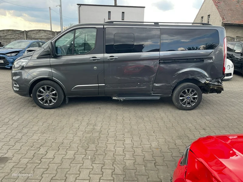 Ford Tourneo Custom 4