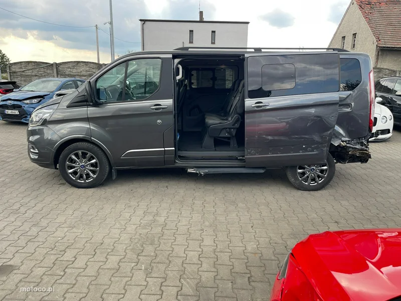 Ford Tourneo Custom 5