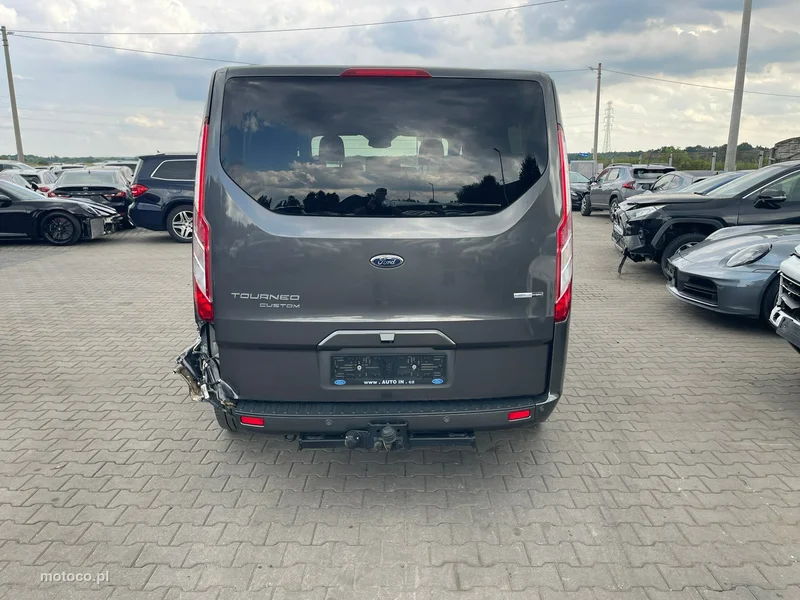 Ford Tourneo Custom 6