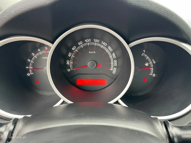 Kia Venga 8