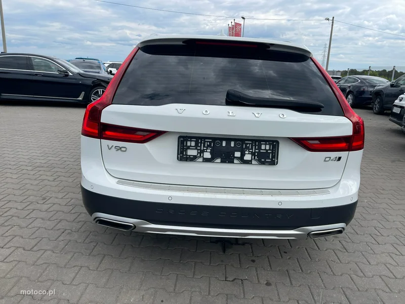 Volvo V90 Cross Country 2