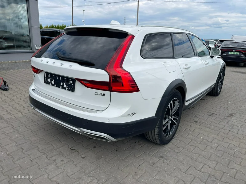 Volvo V90 Cross Country 3