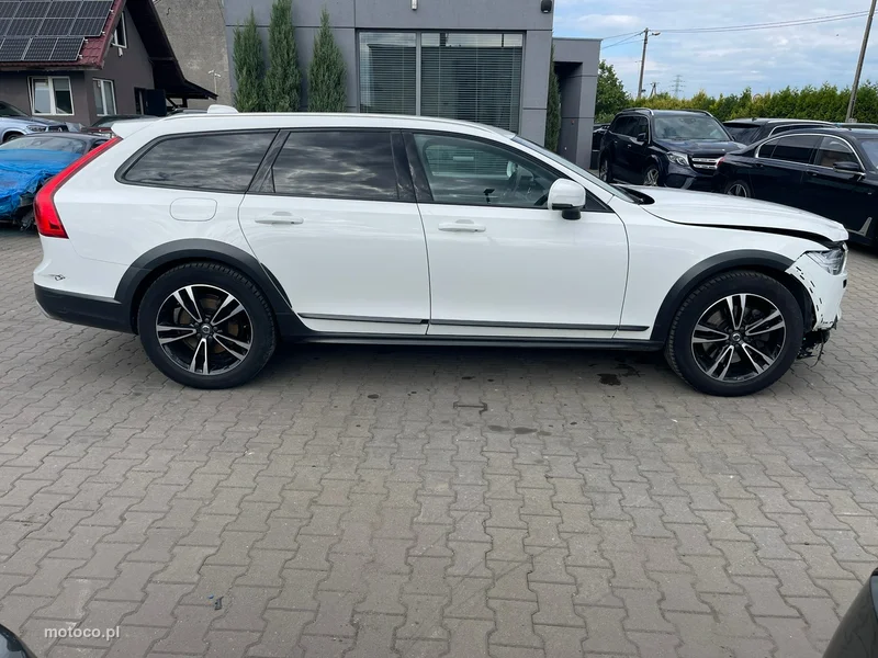 Volvo V90 Cross Country 4
