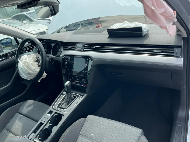 Volkswagen Passat Variant B8 13
