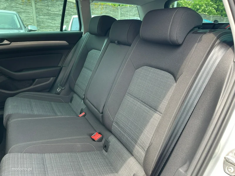 Volkswagen Passat Variant B8 16